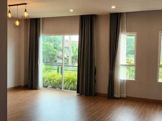 For sale and for rent 5 bed townhouse in Saphan Sung, Bangkok