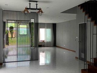 For sale and for rent 5 bed townhouse in Saphan Sung, Bangkok