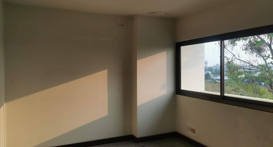 For sale office in Khan Na Yao, Bangkok