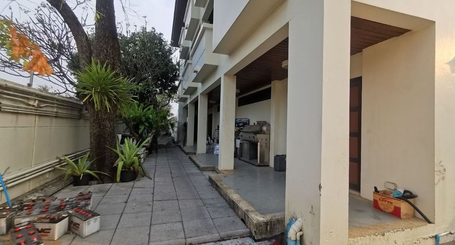 For sale office in Khan Na Yao, Bangkok