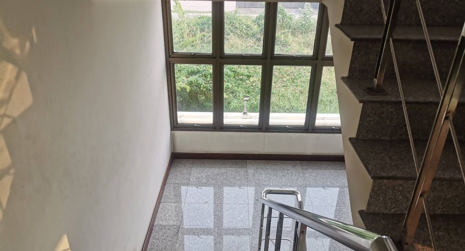 For sale office in Khan Na Yao, Bangkok