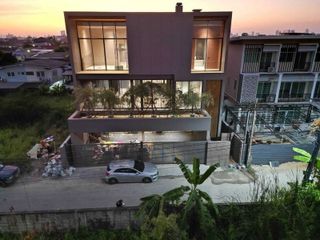 For sale 4 bed house in Lat Phrao, Bangkok