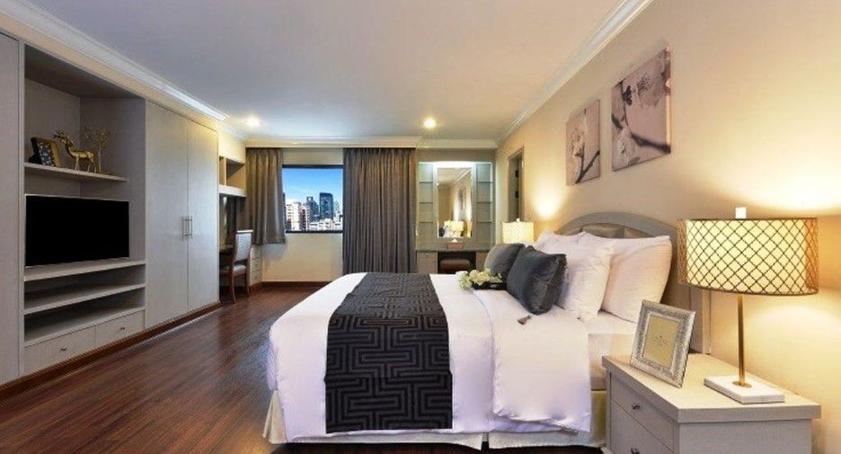 For rent 3 bed condo in Watthana, Bangkok