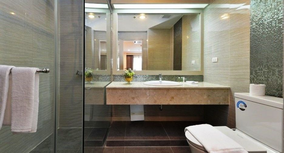 For rent 3 bed condo in Watthana, Bangkok