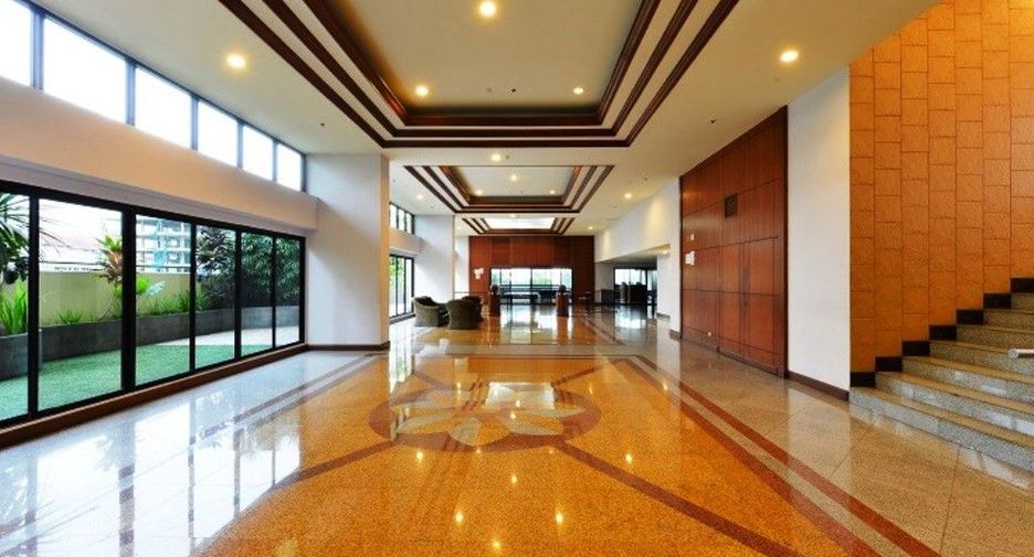 For rent 3 bed condo in Watthana, Bangkok