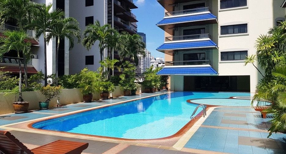 For rent 3 bed condo in Watthana, Bangkok