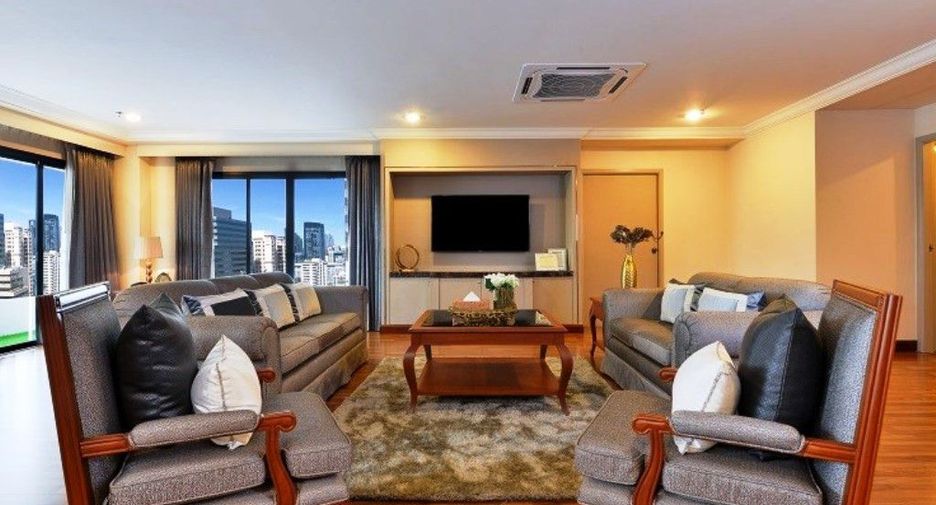 For rent 3 bed condo in Watthana, Bangkok