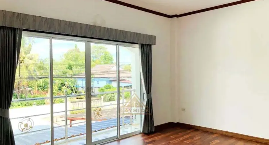 For sale 4 bed townhouse in Huay Yai, Pattaya