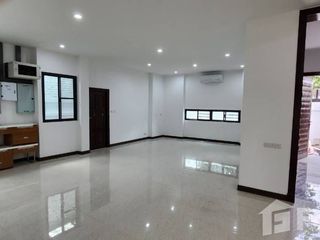 For rent 5 bed house in Watthana, Bangkok