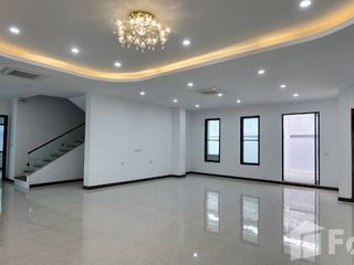 For rent 5 bed house in Watthana, Bangkok