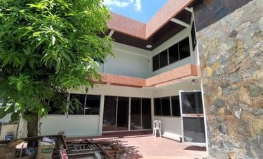 For sale 4 ベッドルーム house in Sathon, Bangkok