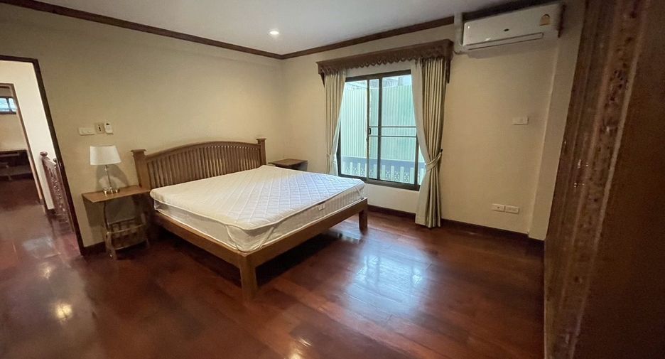 For rent 3 Beds villa in Khlong San, Bangkok