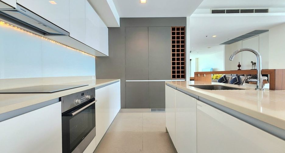 For sale 3 bedrooms condo in Sathon, Bangkok