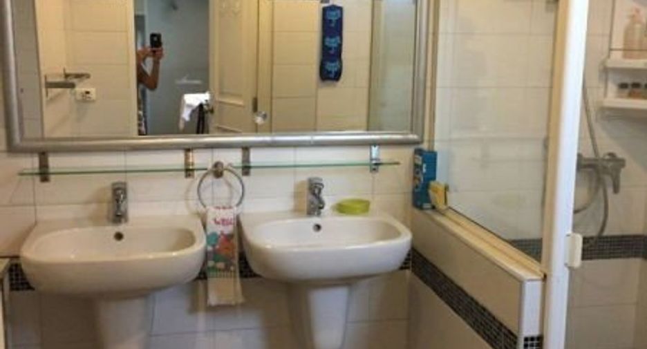 For rent 3 bedrooms townhouse in Bang Na, Bangkok