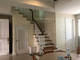 For rent 3 bedrooms townhouse in Bang Na, Bangkok