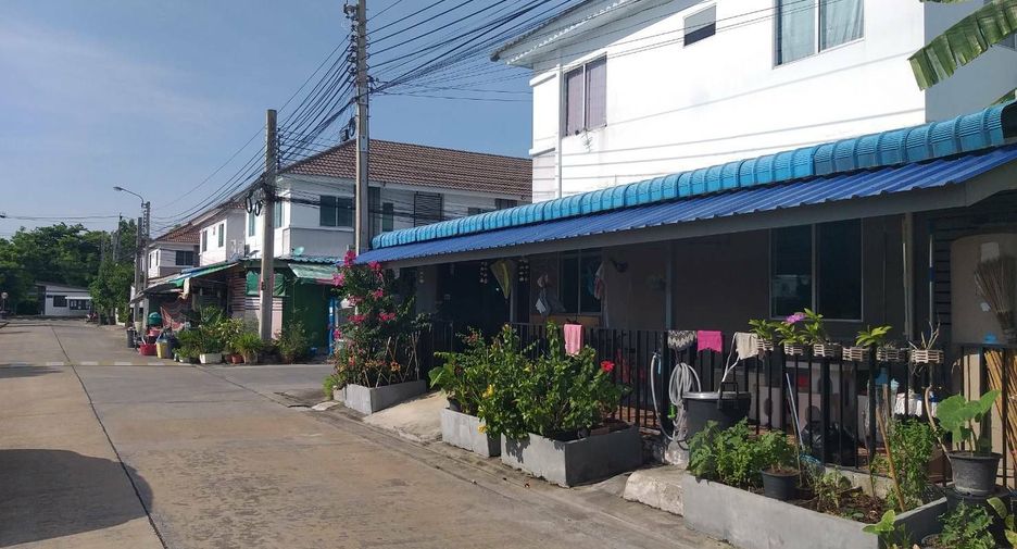 For sale 3 bed townhouse in Bang Khae, Bangkok