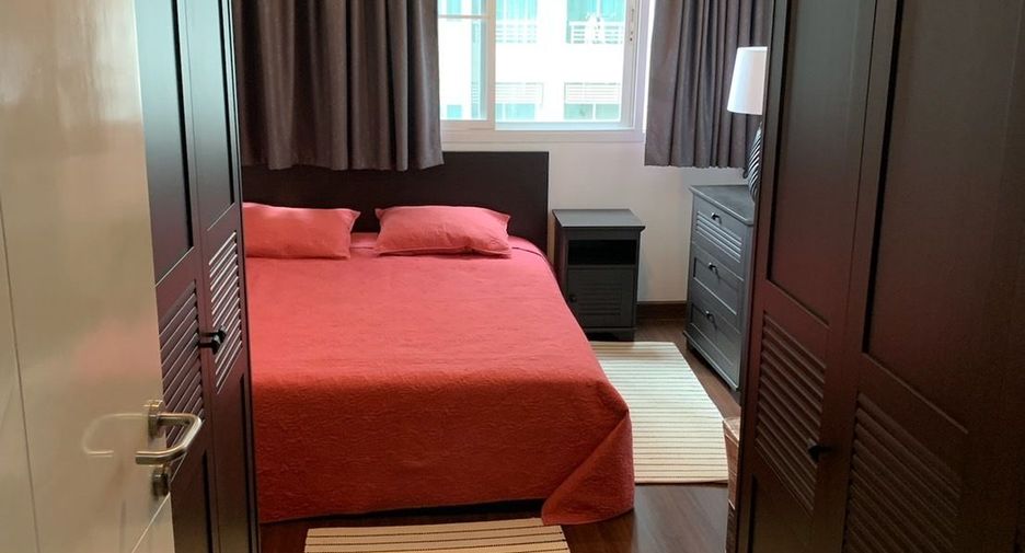 For rent 3 bed condo in Bang Kapi, Bangkok