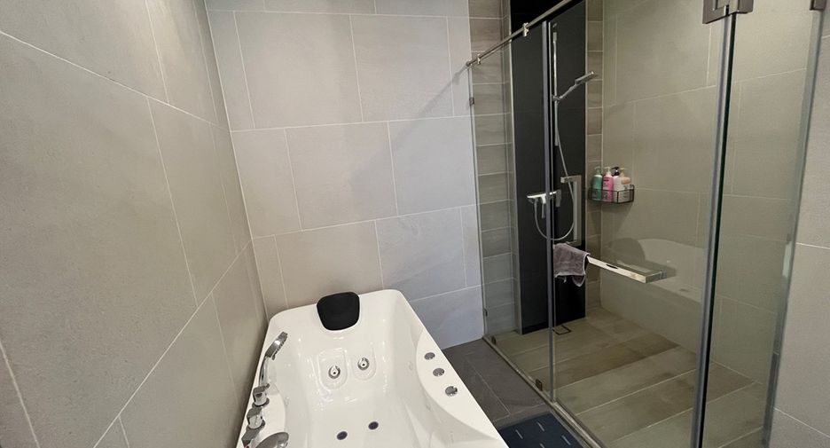 For sale 3 bedrooms condo in Bang Lamung, Chonburi