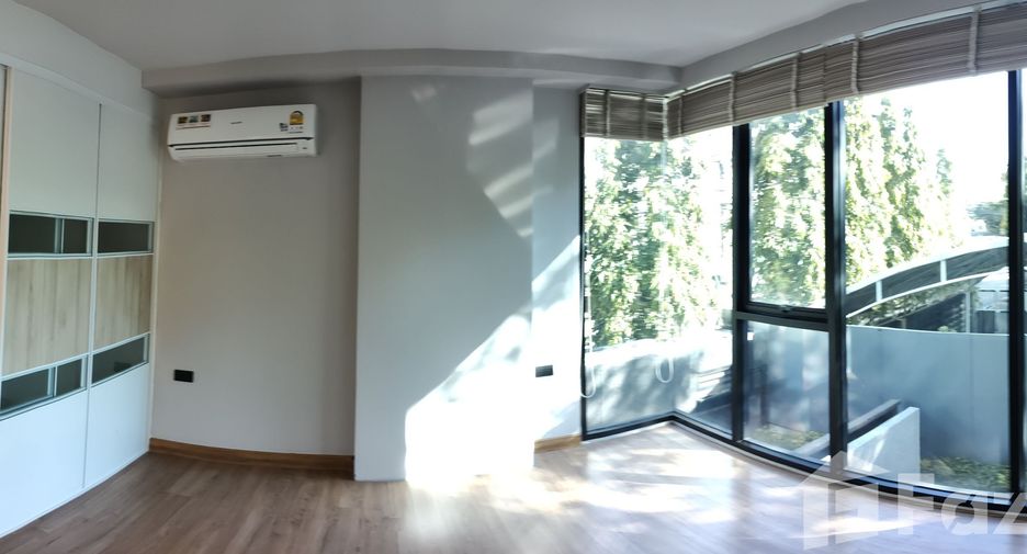 For sale 2 bed condo in Phaya Thai, Bangkok