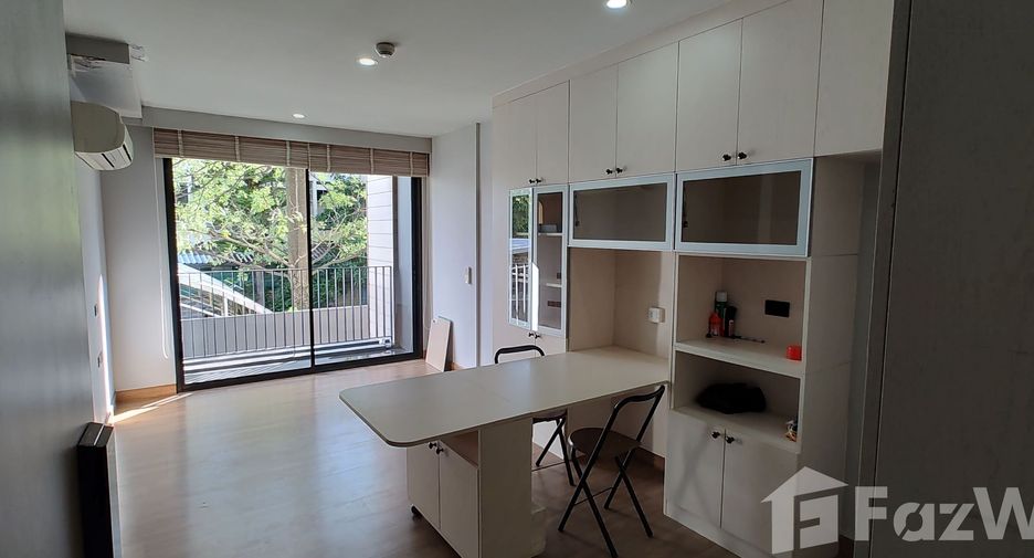 For sale 2 bed condo in Phaya Thai, Bangkok