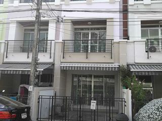 For rent 3 Beds townhouse in Bang Kapi, Bangkok