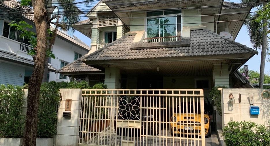 For sale 3 Beds house in Phra Khanong, Bangkok