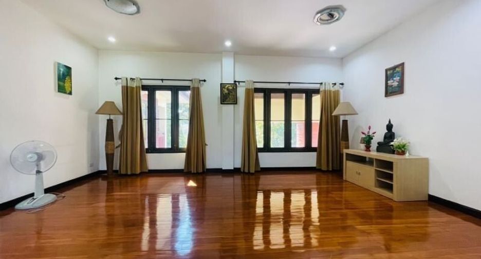 For rent 8 bed villa in Mueang Chiang Mai, Chiang Mai
