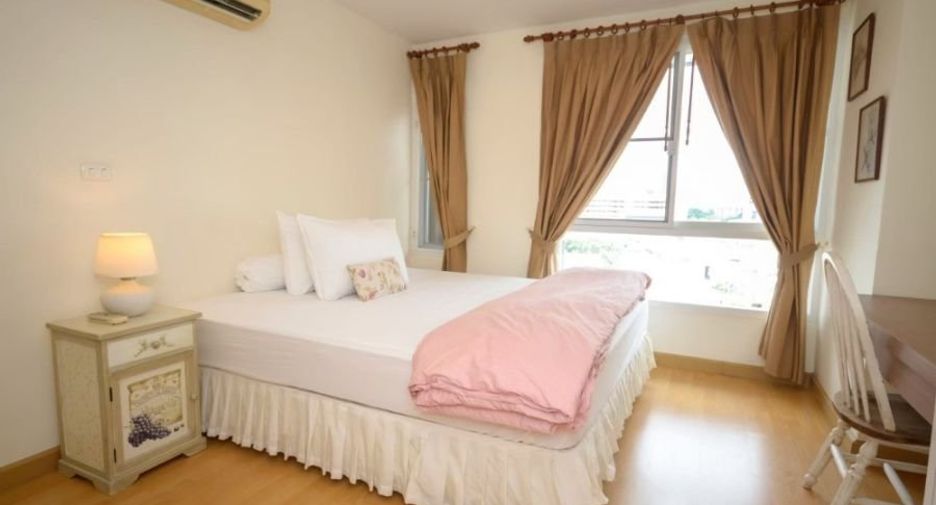 For rent 2 bedrooms condo in Khlong Toei, Bangkok