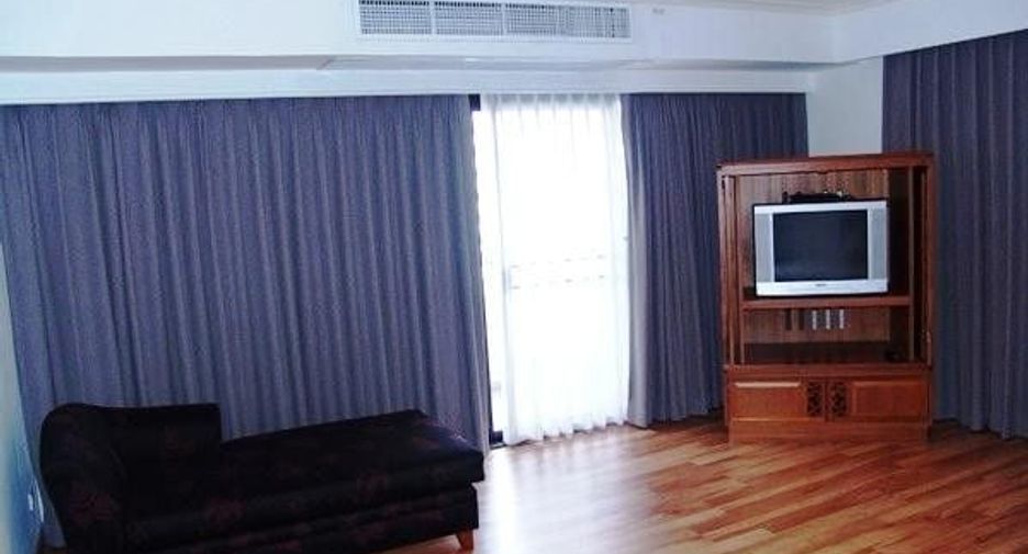 For rent 3 bed condo in Watthana, Bangkok