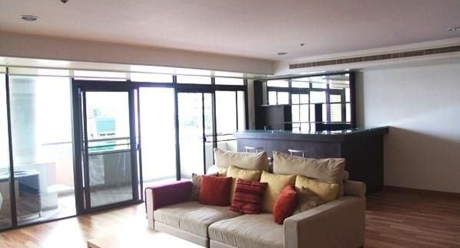 For rent 3 bed condo in Watthana, Bangkok