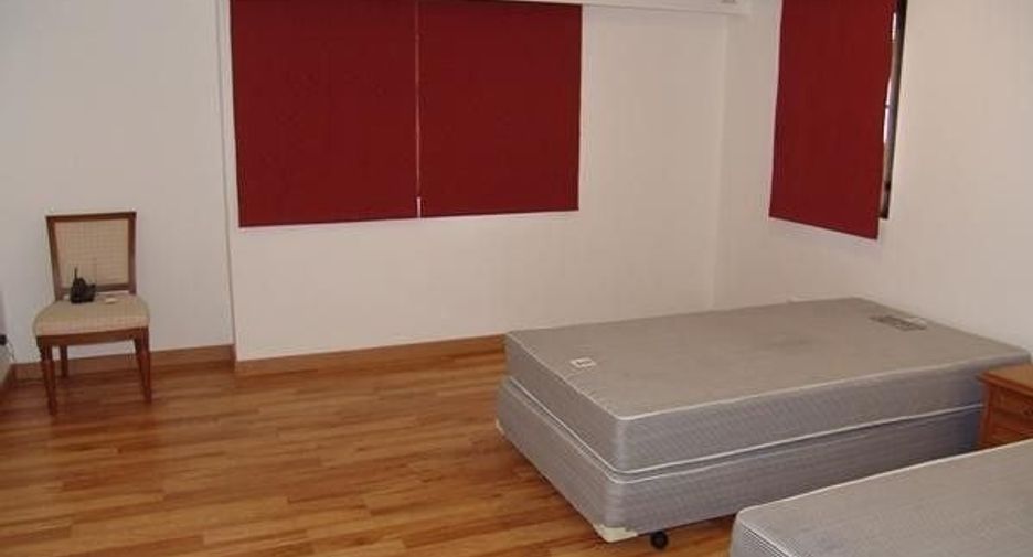For rent 3 bed condo in Watthana, Bangkok