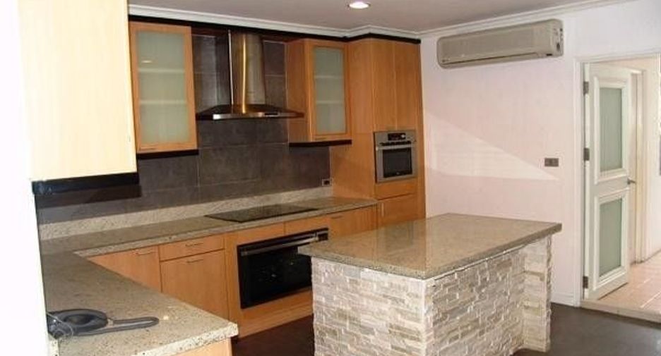 For rent 3 bed condo in Watthana, Bangkok
