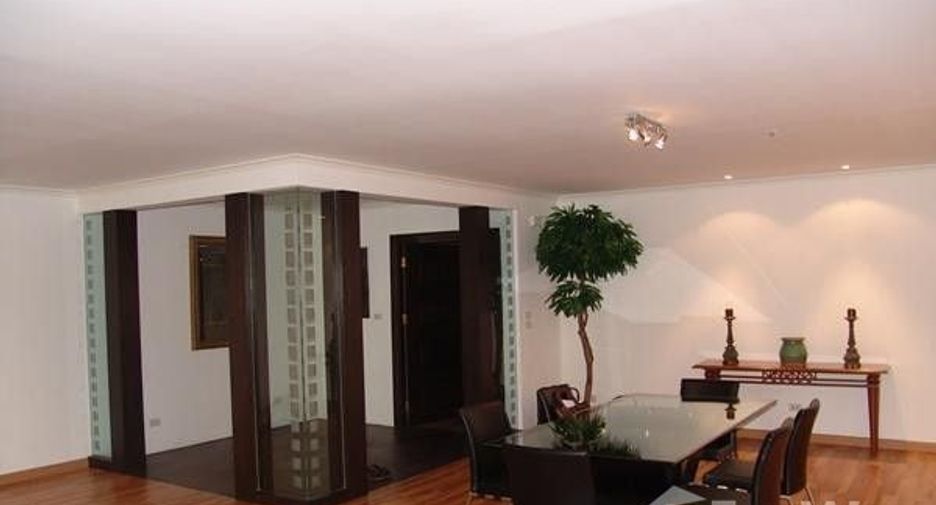 For rent 3 bed condo in Watthana, Bangkok