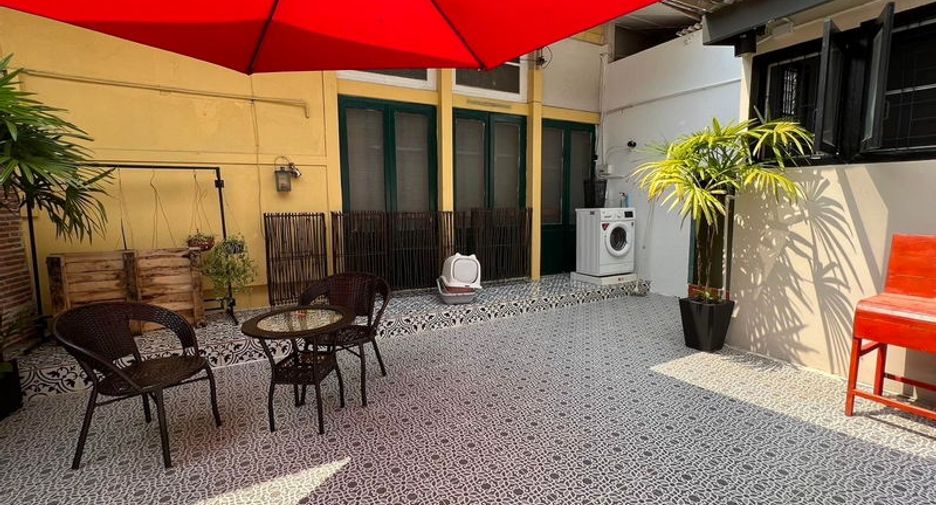 For rent 2 bed townhouse in Ratchathewi, Bangkok
