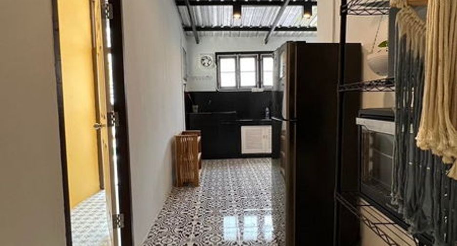 For rent 2 bed townhouse in Ratchathewi, Bangkok