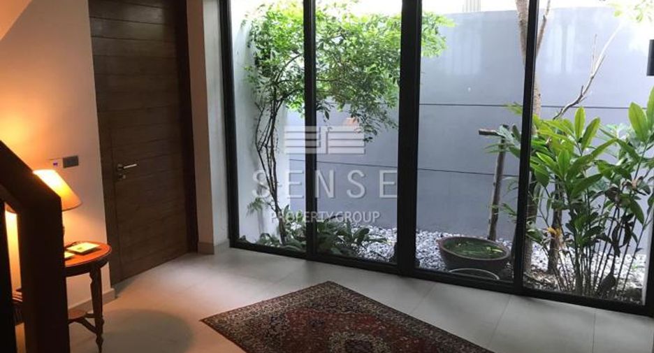 Reihenhaus zur Miete mit 3 Zimmer in Khlong Toei, Bangkok