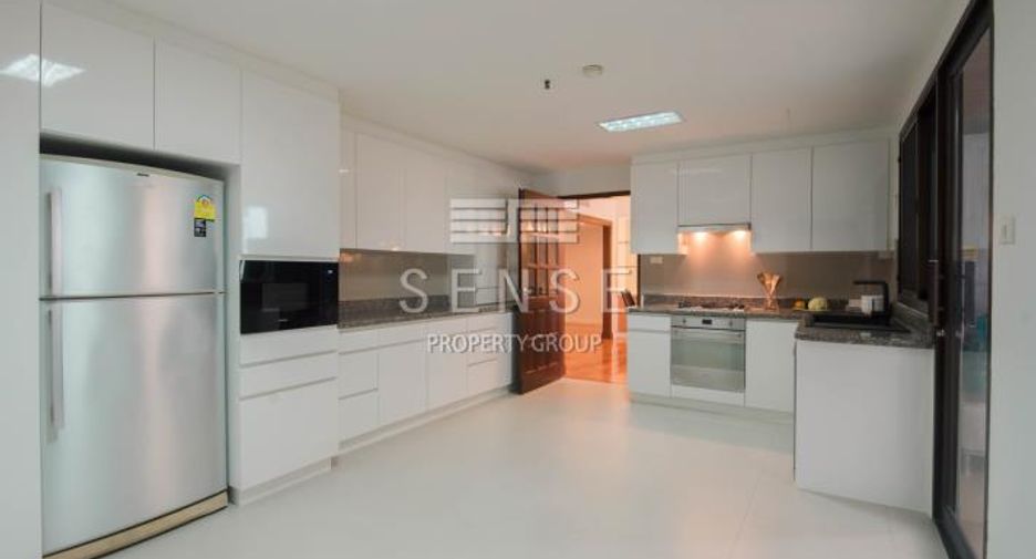 For rent 4 bedrooms condo in Khlong Toei, Bangkok