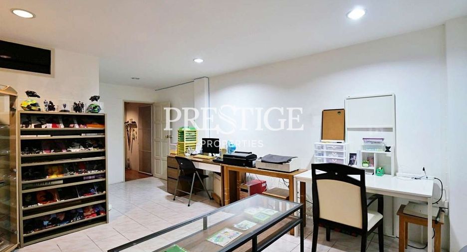 For sale 3 bedrooms retail Space in Bang Lamung, Chonburi