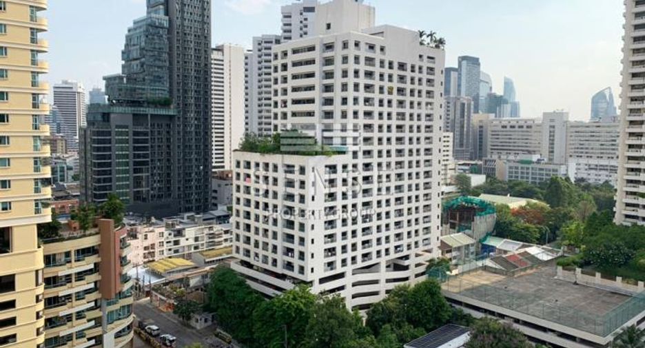For rent 3 bed condo in Watthana, Bangkok