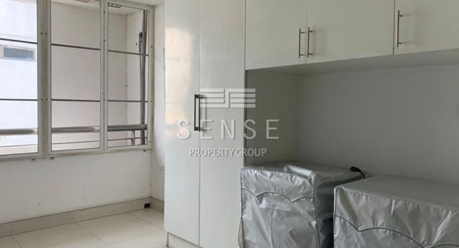 For rent 3 bed condo in Watthana, Bangkok