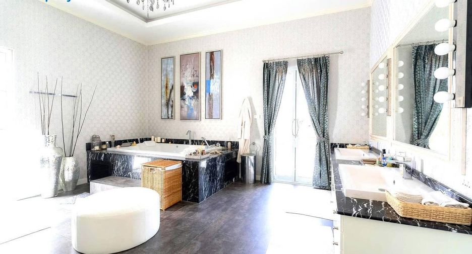 For sale 4 bed villa in Hua Hin, Prachuap Khiri Khan