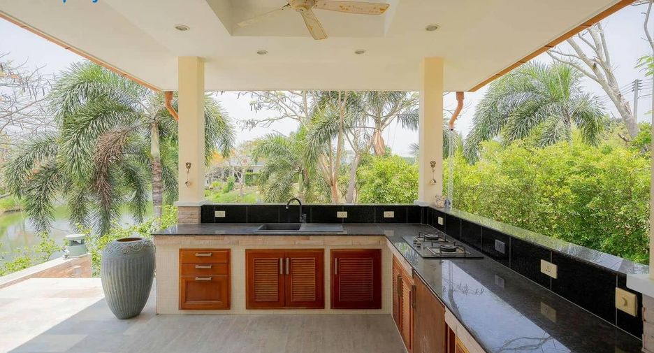 For sale 4 bed villa in Hua Hin, Prachuap Khiri Khan