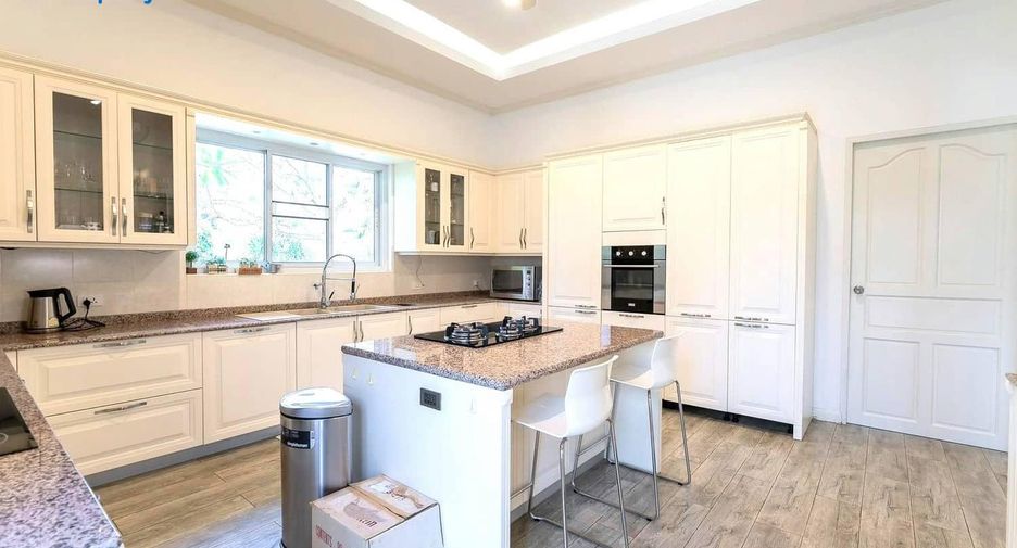 For sale 4 bed villa in Hua Hin, Prachuap Khiri Khan