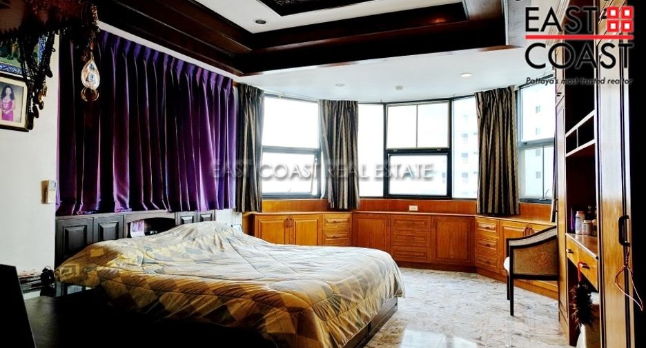 For sale 3 bedrooms condo in Pratumnak, Pattaya