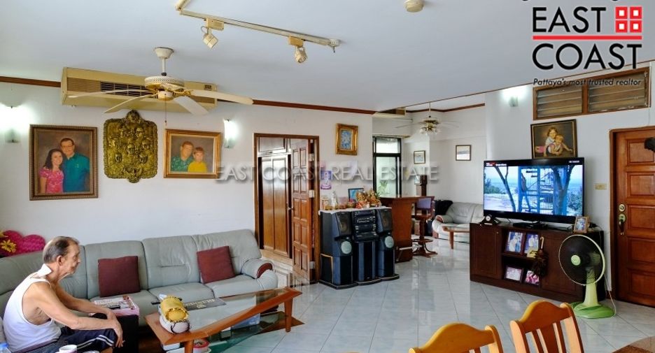 For sale 3 bedrooms condo in Pratumnak, Pattaya