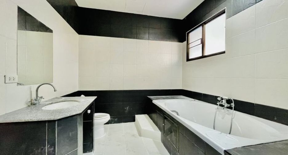For rent 3 bedrooms villa in Bang Lamung, Chonburi