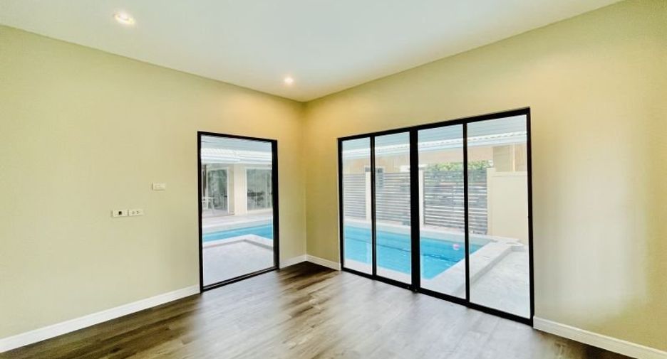For rent 3 bedrooms villa in Bang Lamung, Chonburi