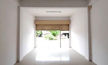 Local comercial en venta de 3 habitaciones en Si Racha, Chonburi