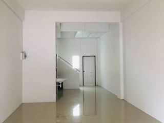 Продажа 3 спальни торговое помещение в Si Racha, Чонбури