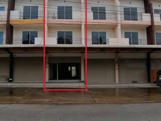 Продажа 3 спальни торговое помещение в Si Racha, Чонбури